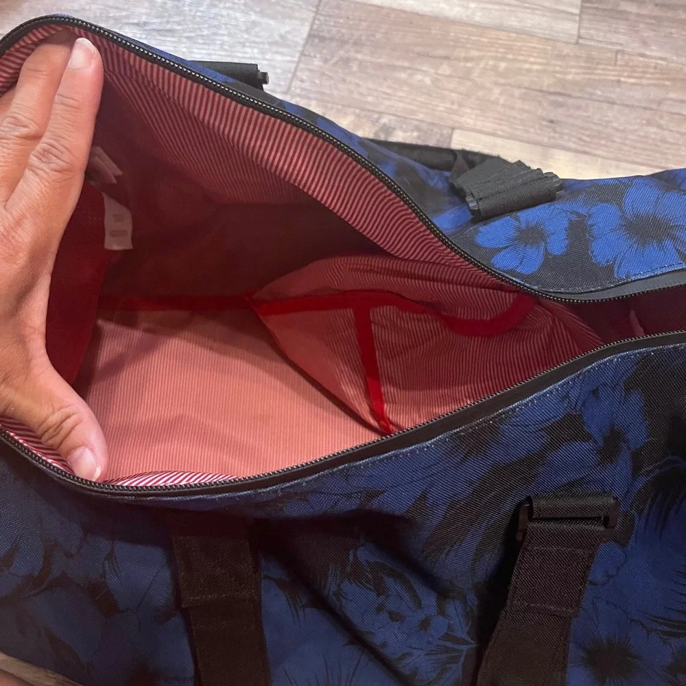 Herschel Supply Co Novel Duffle Bag Blue Black‎ Floral Hawaiian Shoe Compartment